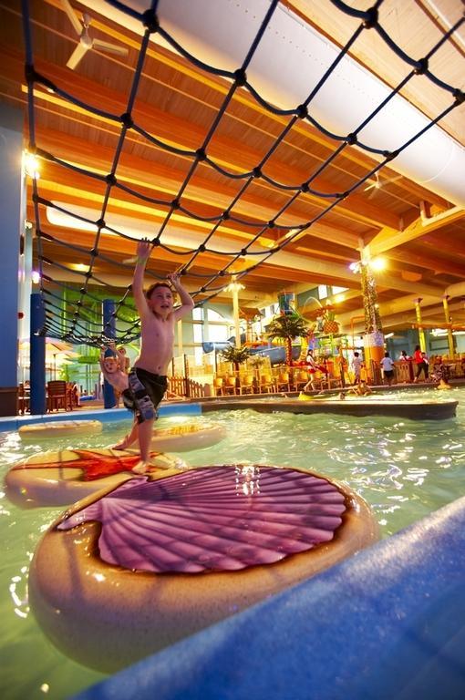 Holiday Inn Fitchburg-Waterpark ภายนอก รูปภาพ